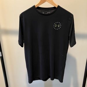 Under Armour Men’s Medium Shirt.